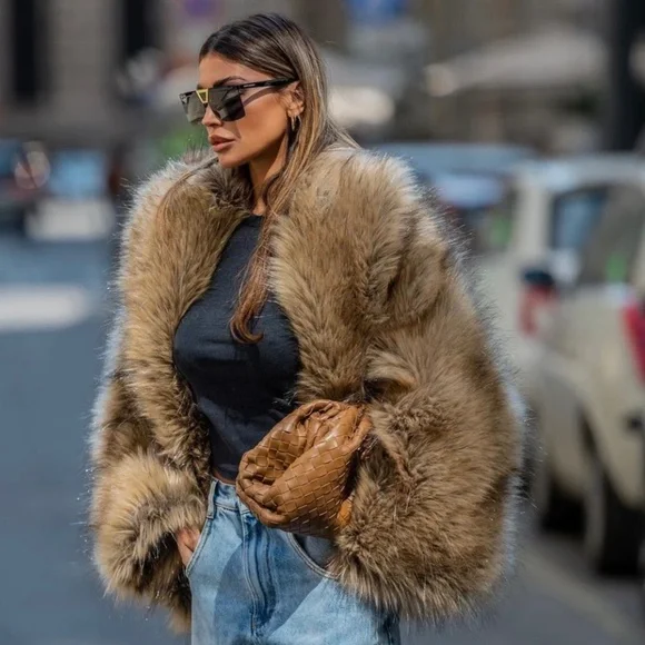 Faux fur jacket - Picture 2 of 3